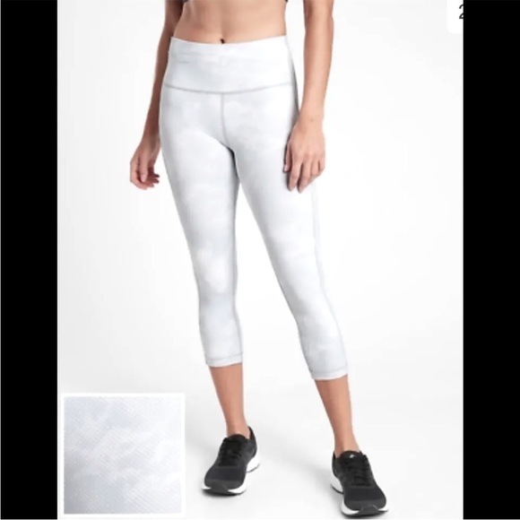 Athleta Ultimate Stash Pocket Printed Capri - Picture 1 of 13